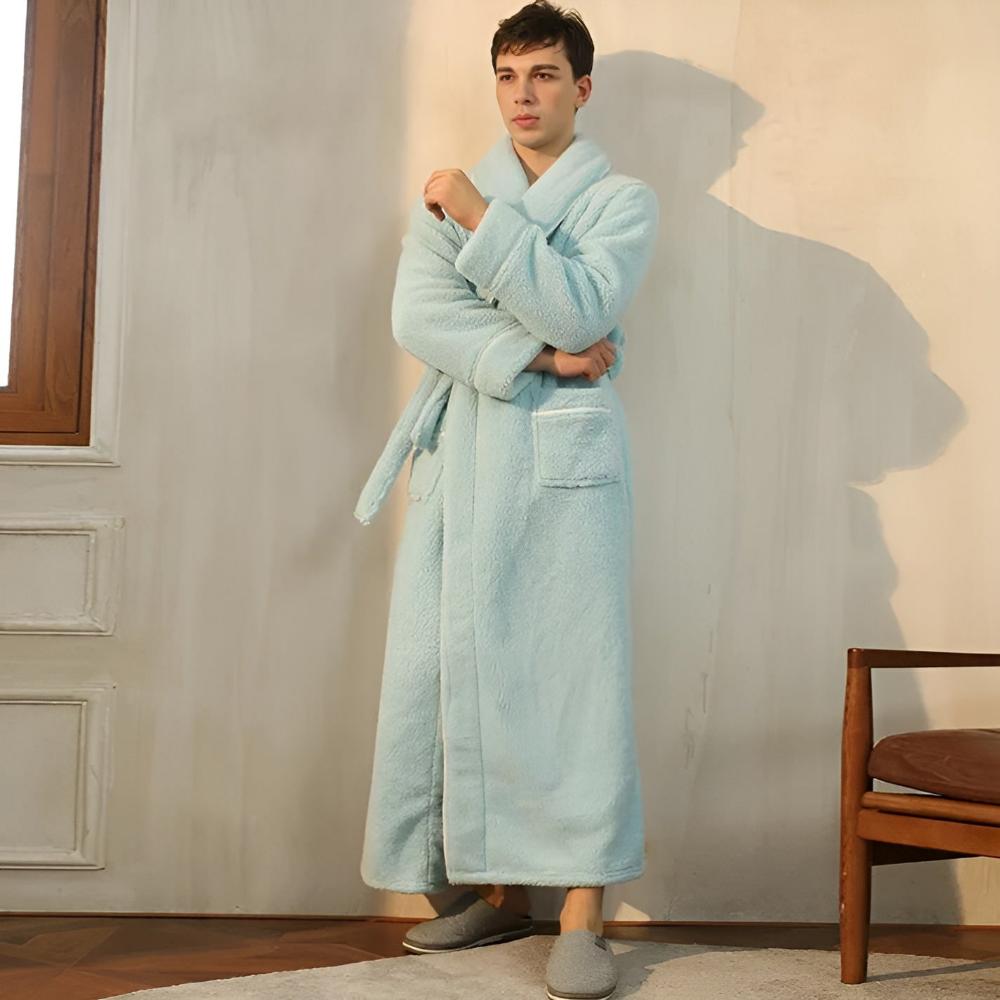 Stilren unisex badekåpe i myk fleece, perfekt for både menn og kvinner som ønsker hjemmekos.
