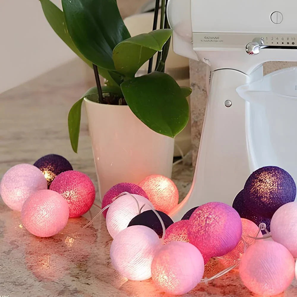 Lyskjede med bomullsballonger, perfekt stemningslys og dekorasjon for hjemmet.