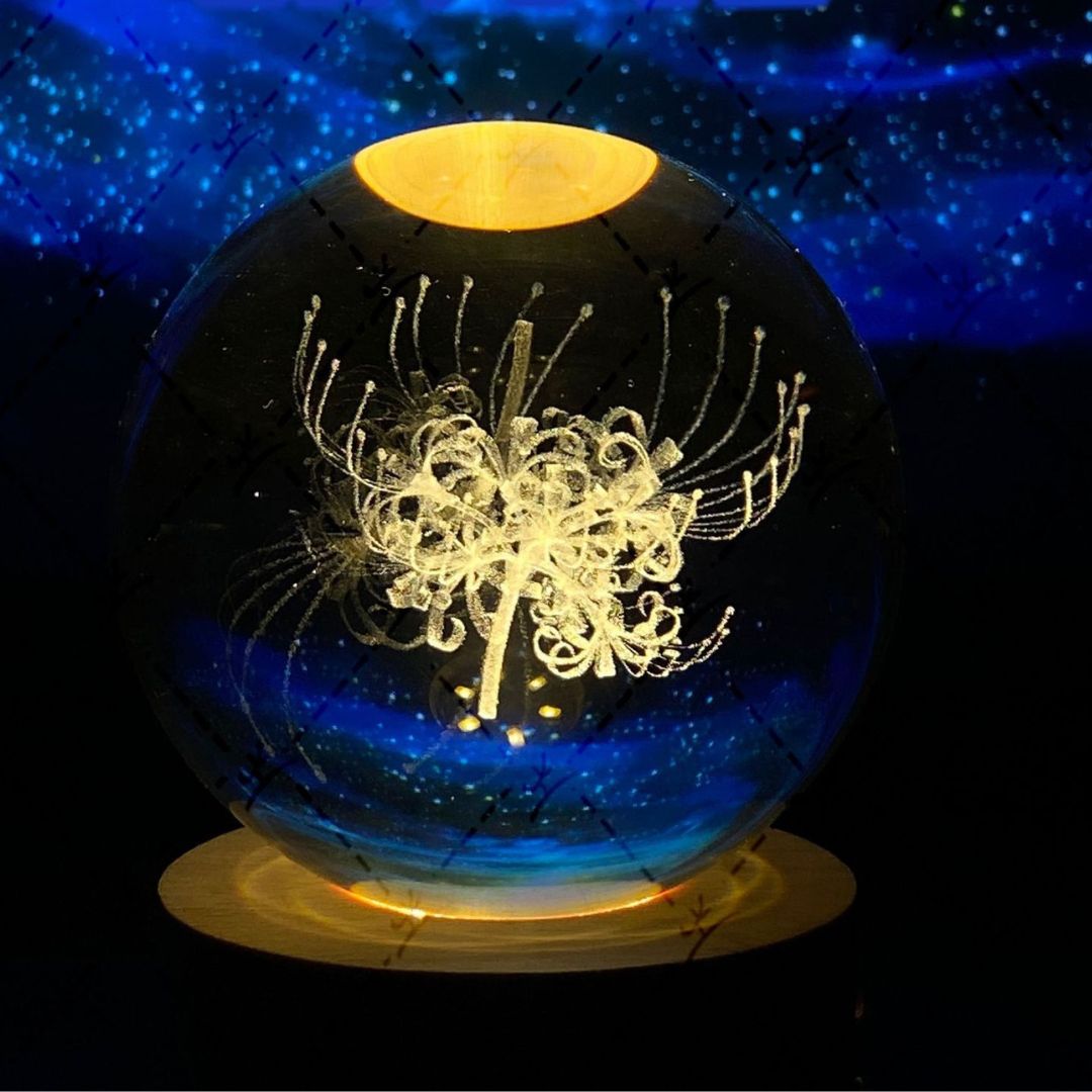 Stemningsskapende månekrystallkule lampe, med varm LED-belysning.