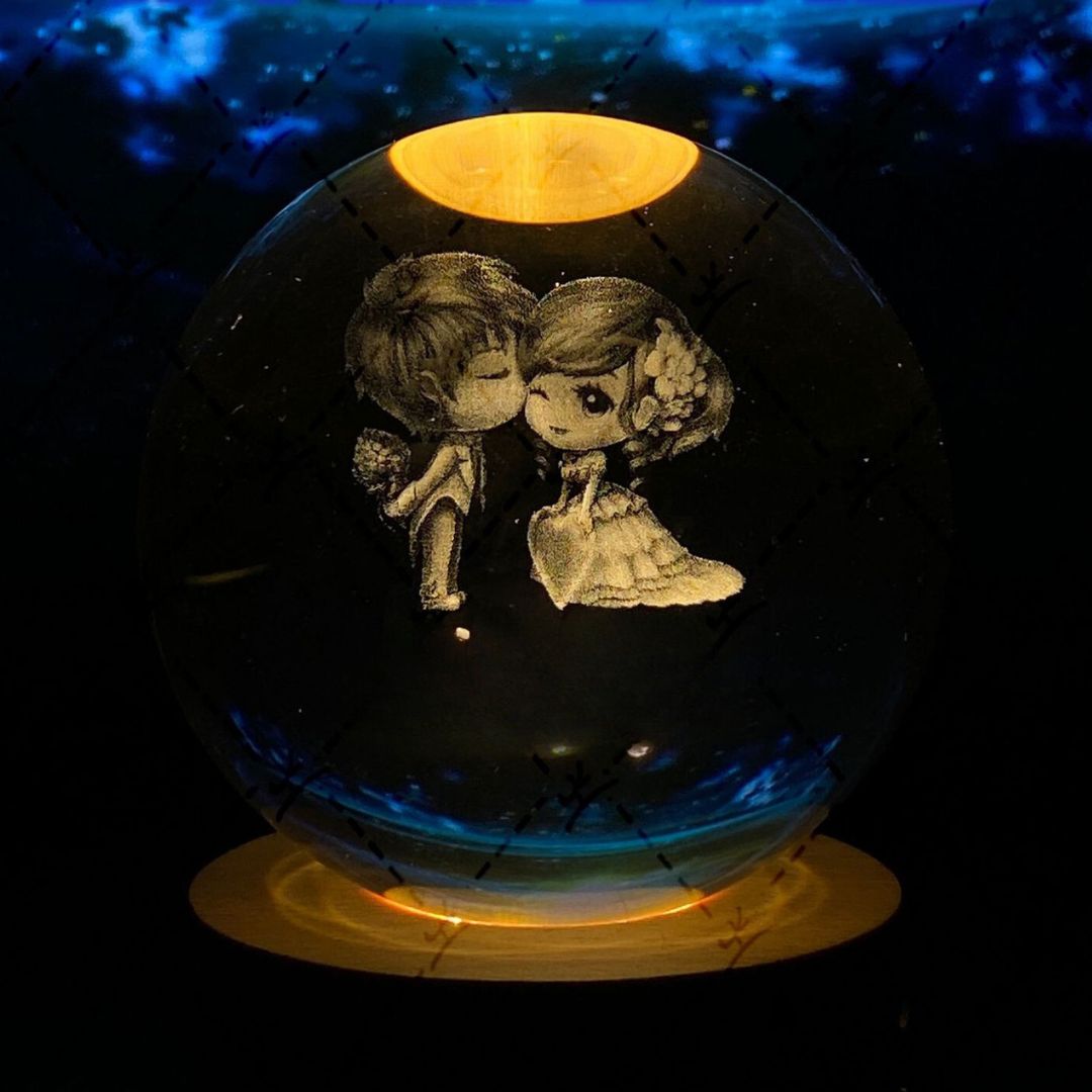 Kompakt månekrystallkule USB-lampe, perfekt som reise-nattlampe.