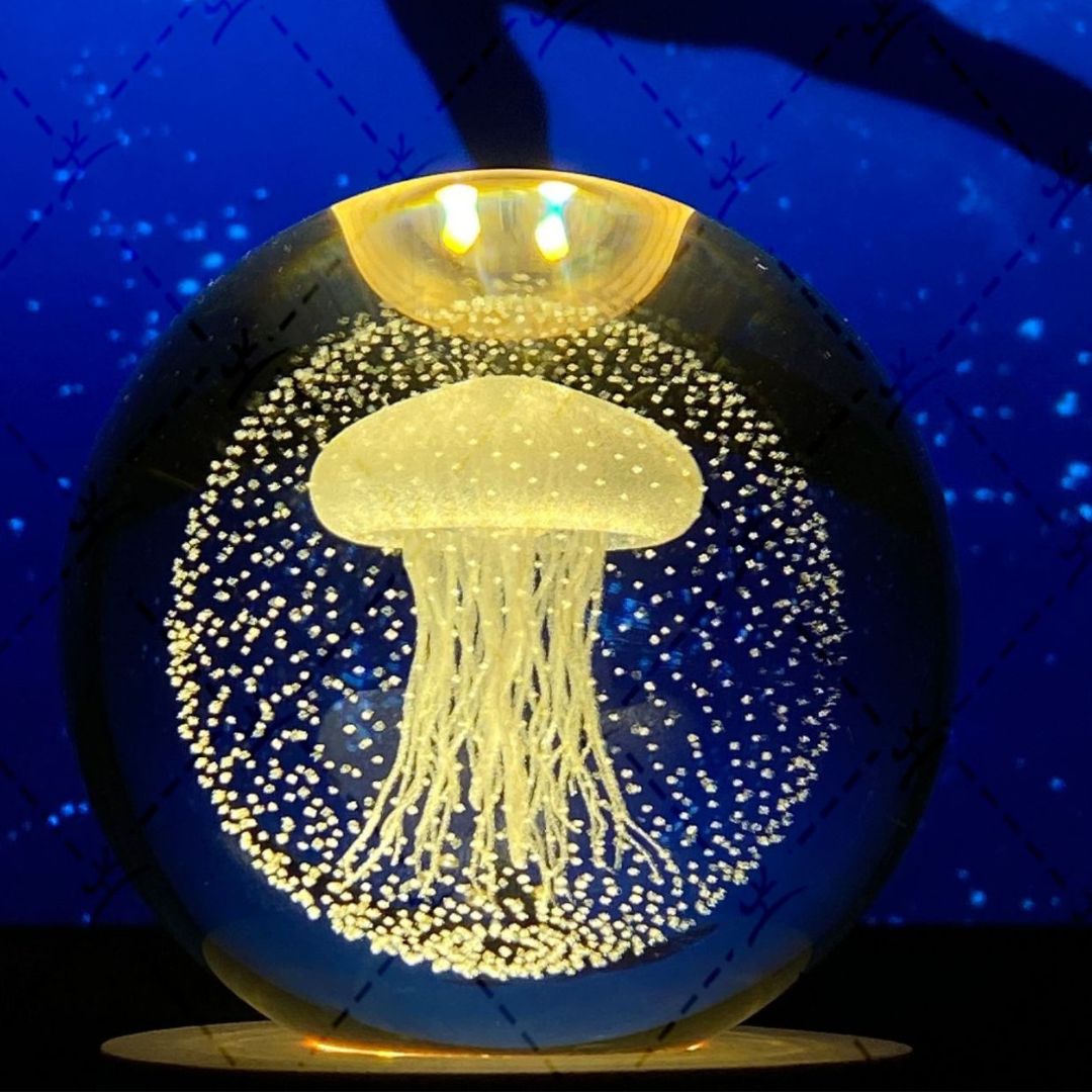 Fengslende månekrystallkule lampe med mykt LED-lys, en flott dekorasjon.