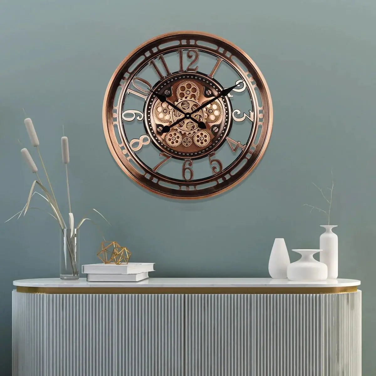 Stillegående veggur med industristil, analog visning. Elegant vintage klokke for moderne dekorasjon.
