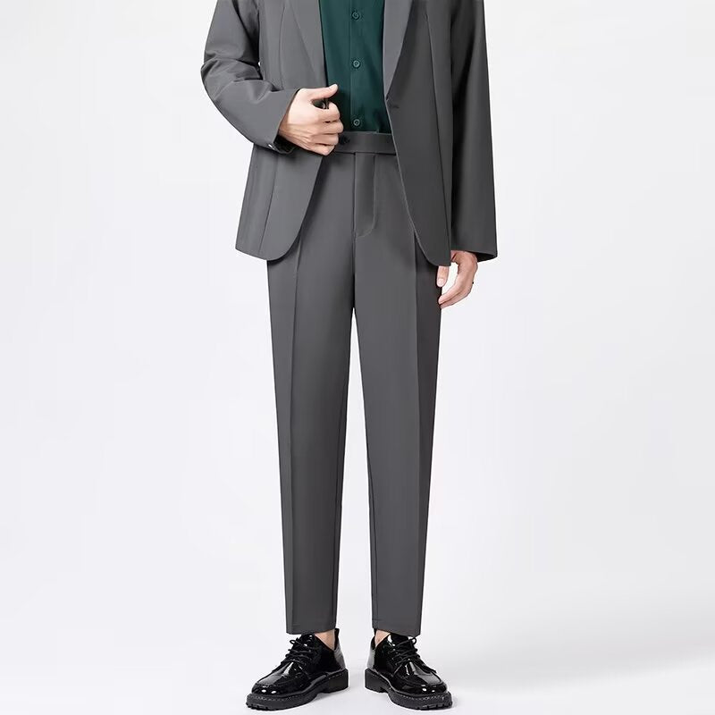 Komfortable slim fit ankelbukser i grått for herrer, perfekt for en casual eller formell stil.