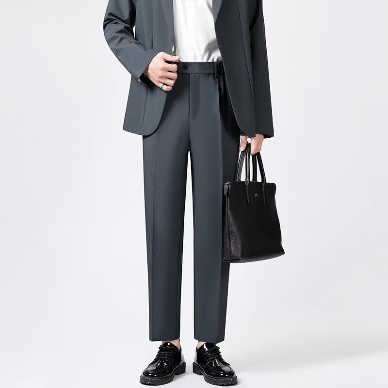 Tidløse herre ankelbukser i beige, slim fit silhuett, ideell for elegant og komfortabel hverdagsbruk.