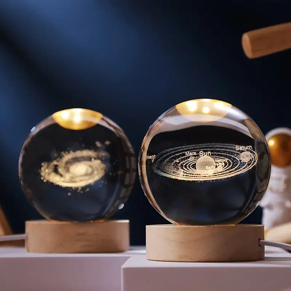 3D krystallkule nattbordslampe med mykt LED-lys, skaper rolig stemning på soverommet. USB-drevet dekorasjon.