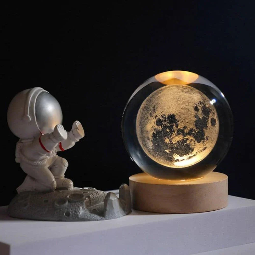 Gaveide: Stemningsfull 3D krystallkulelampe med LED. Moderne design for interiørdekorasjon, perfekt som USB-lampe.