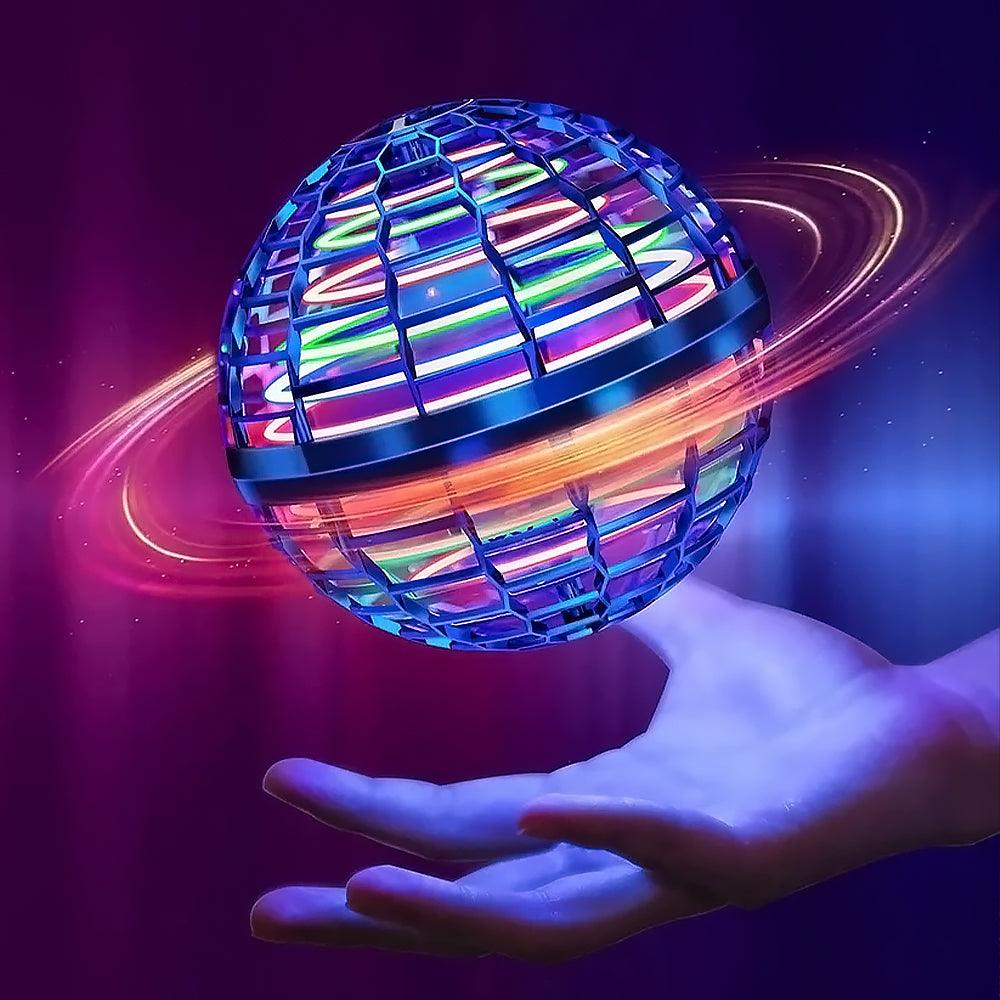 Nærbilde av en LED-belyst Boomerangball som lyser opp i mørket, et spennende leketøy for kveldslek.