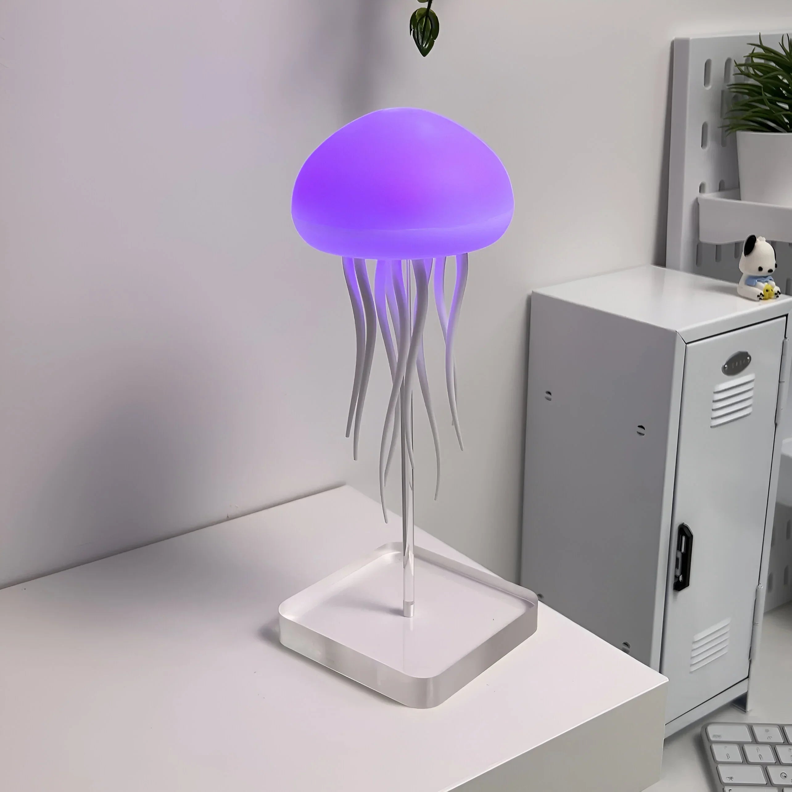 Unik bordlampe med fargerike, dansende LED-lys. Magisk medusenlampe som skaper beroligende stemning.