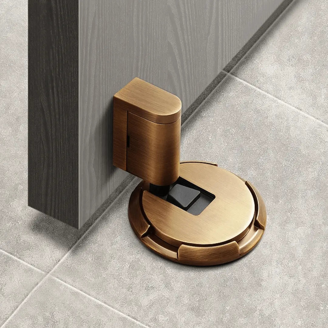Elegant magnetisk dørstopper som beskytter vegg og dør. Rask installasjon uten verktøy.