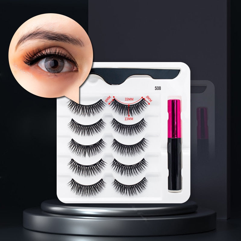 Naturlig look med magnetiske vipper; perfekt for hverdagsbruk og enkel skjønnhet.