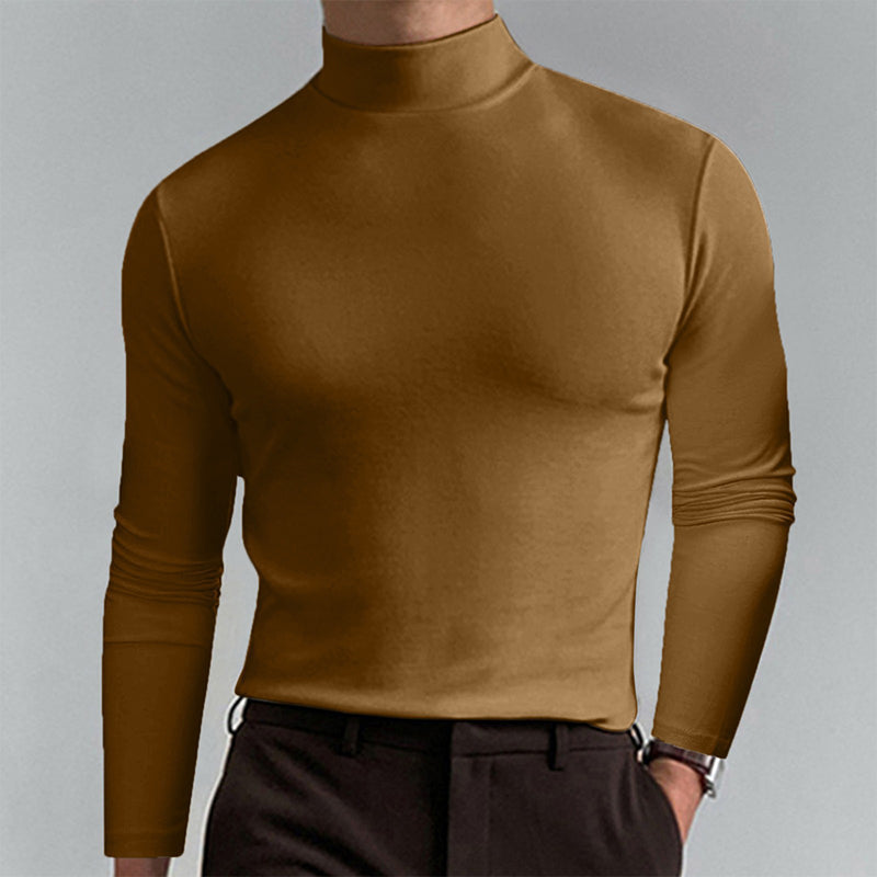 Burgunder høyhalset t-skjorte for menn. Langermet, slim fit design, perfekt for en casual-smart stil.