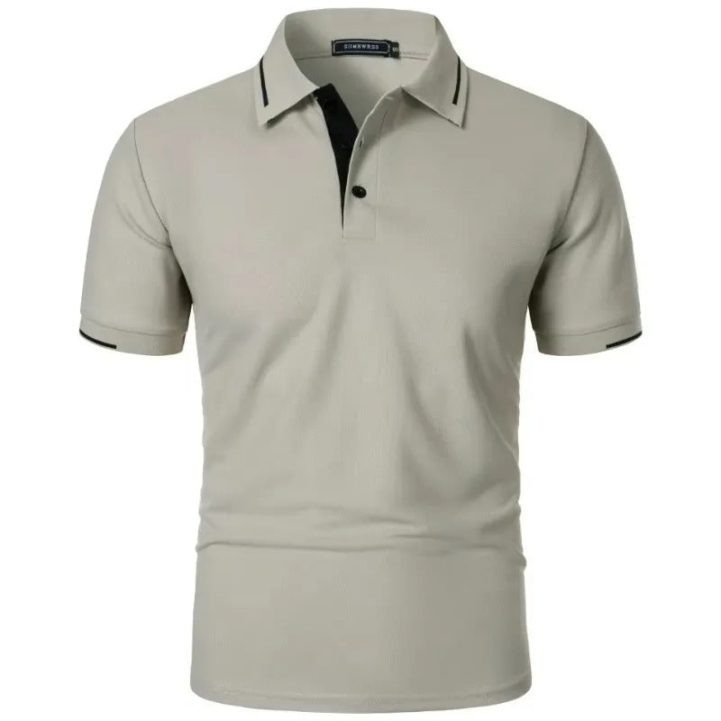 Hvit klassisk polo skjorte til menn. Tidløs og allsidig sommerstil. Komfortabel og pustende for varme dager.
