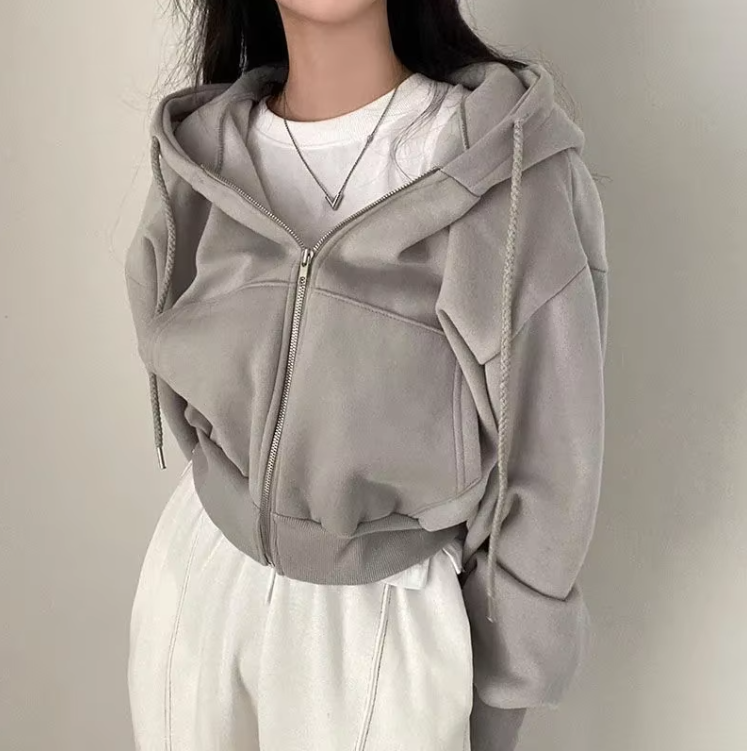 Moderne oversized crop top hettegenser for damer, perfekt for lag-på-lag-styling og hverdag.