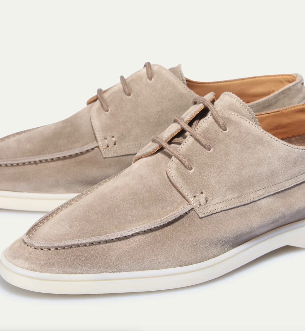 Navyblå herreloafers, elegante festsko som passer til formelle og avslappede anledninger.
