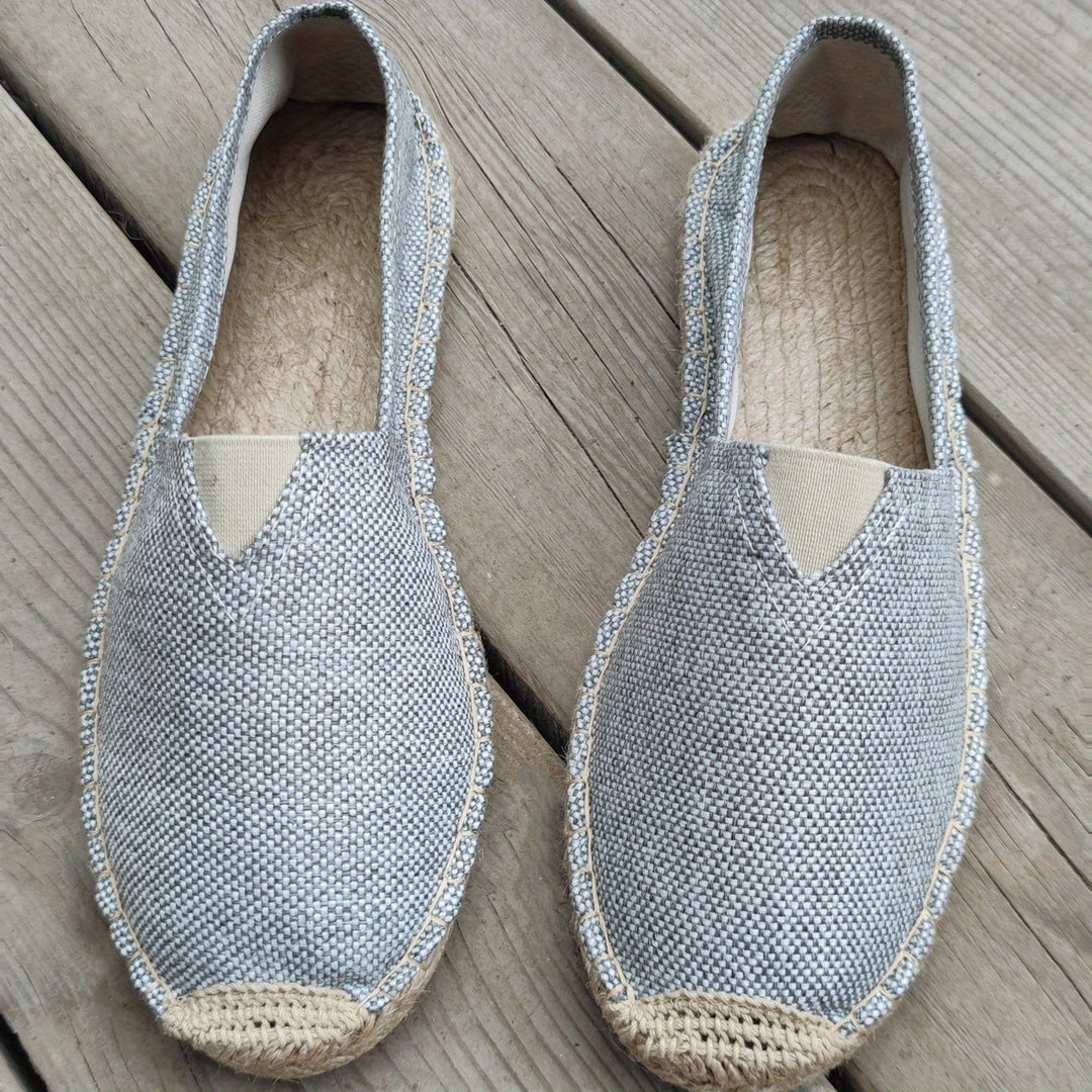 Slitesterke herre espadriller med gummisåle, pustende sommersko i lett slip-on stil.