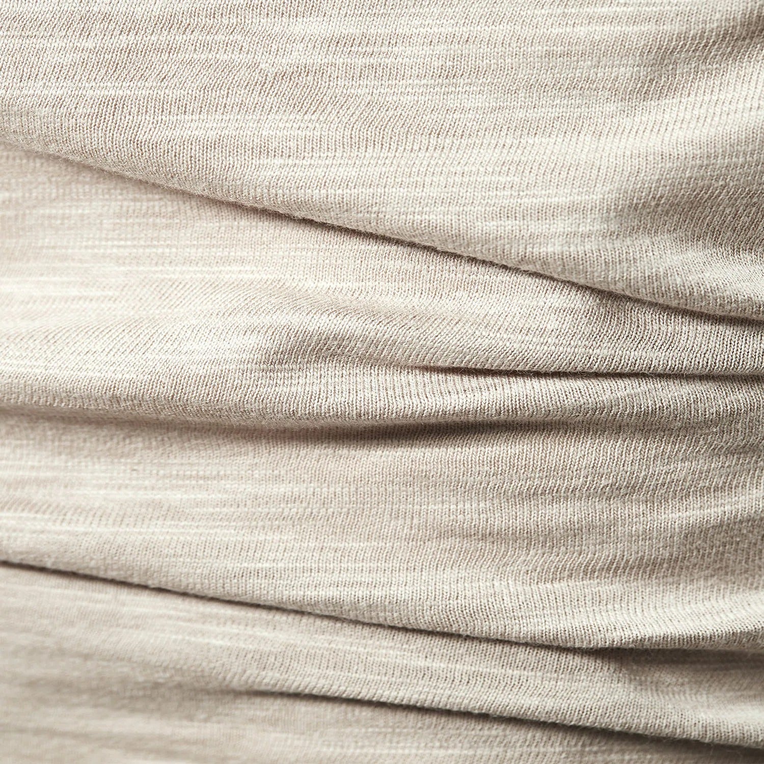 Essential herre Henley t-skjorte med korte ermer. Komfortabel og stilig fritids overdel til sommer.