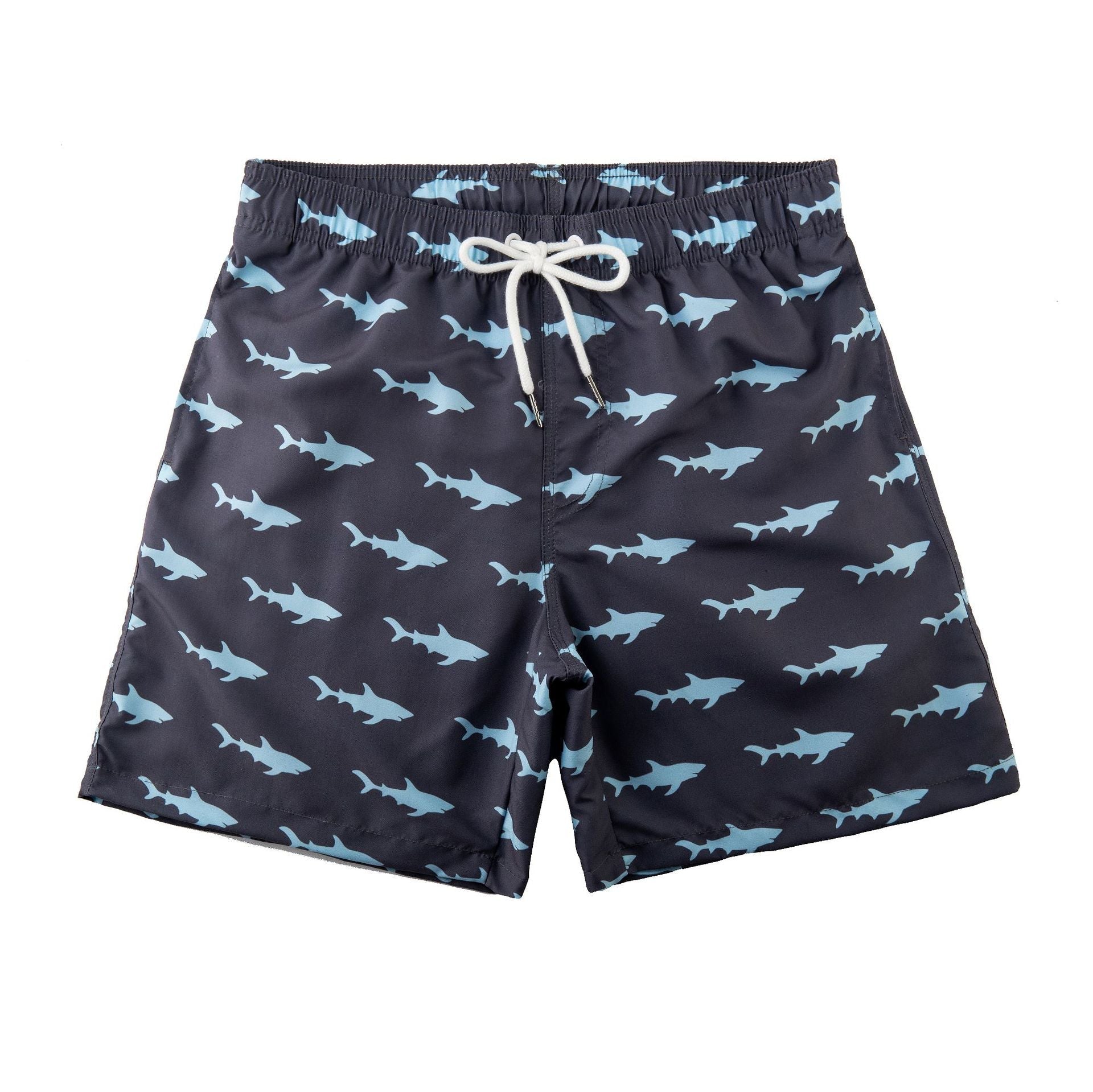 Komfortable menns boardshorts med maritimt mønster, perfekt for strandliv og sommeraktiviteter.
