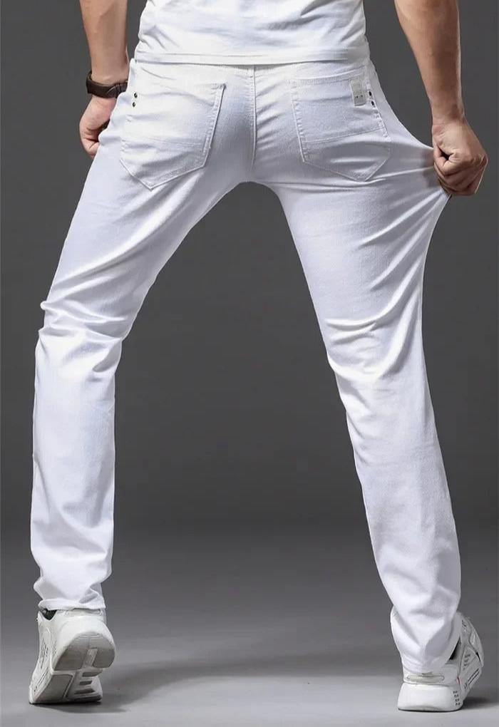 Allsidige hvite slim fit herrejeans, perfekt for både fritidsbukse og en stilig hverdagsbruk.