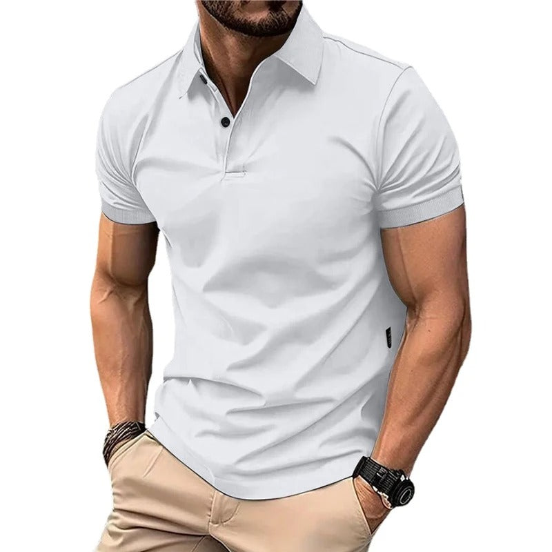 Komfortabel ensfarget herre poloskjorte, perfekt for en avslappet og stilfull sommerlook.