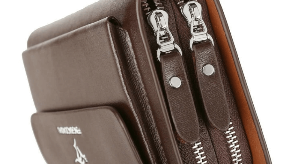 Kompakt og organisert herreveske i ekte skinn, en praktisk og stilfull clutch for reise.