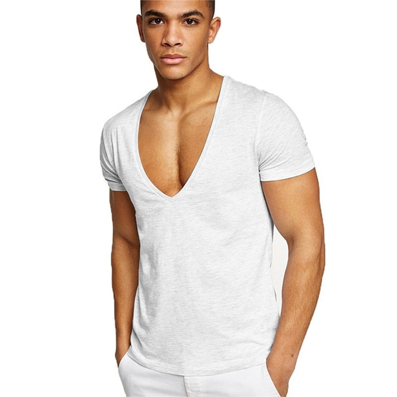Grå menns V-hals t-skjorte, kortermet og komfortabel, perfekt for casual look.