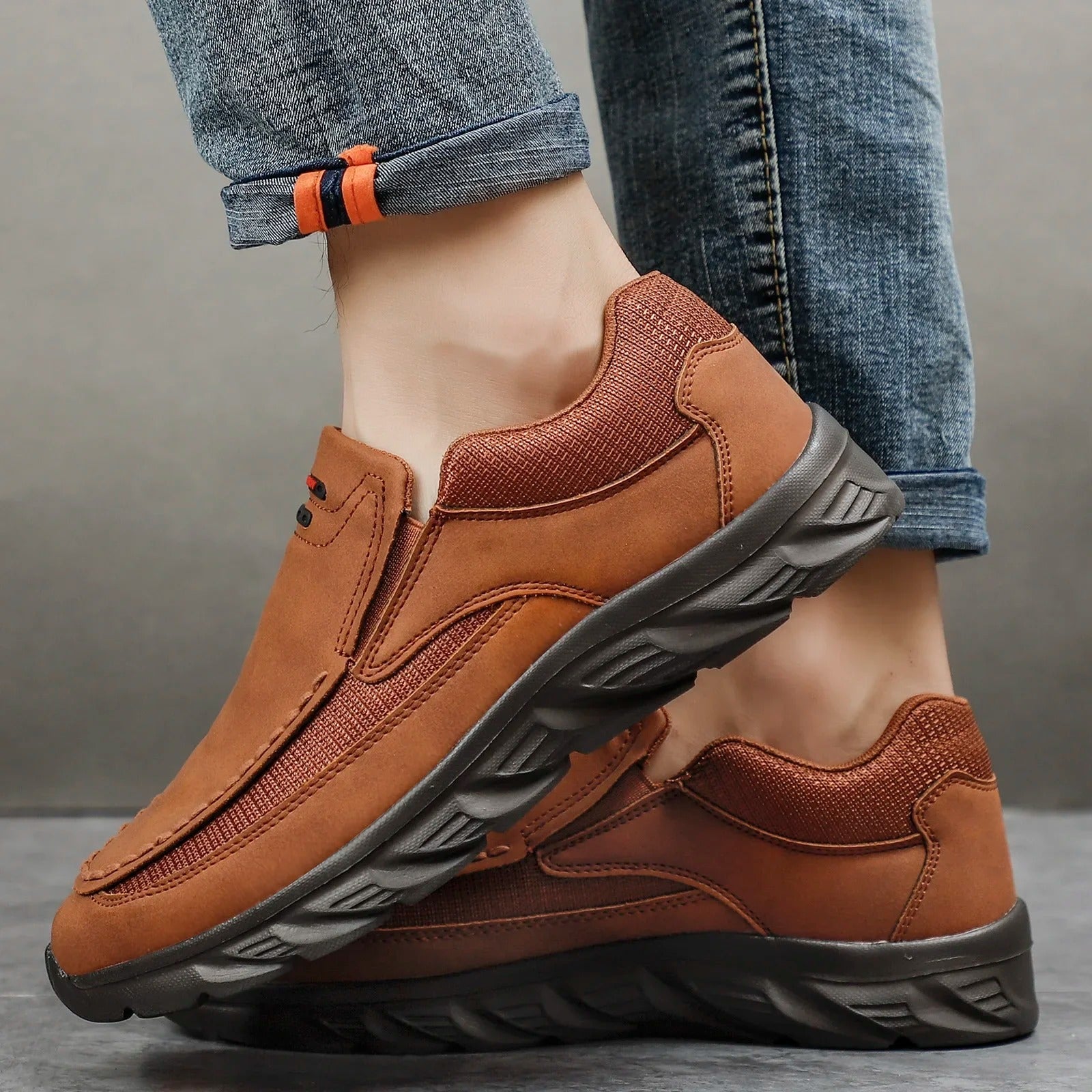 Elegante menns loafers i klassisk design, ideelle som hverdags- eller sommersko.