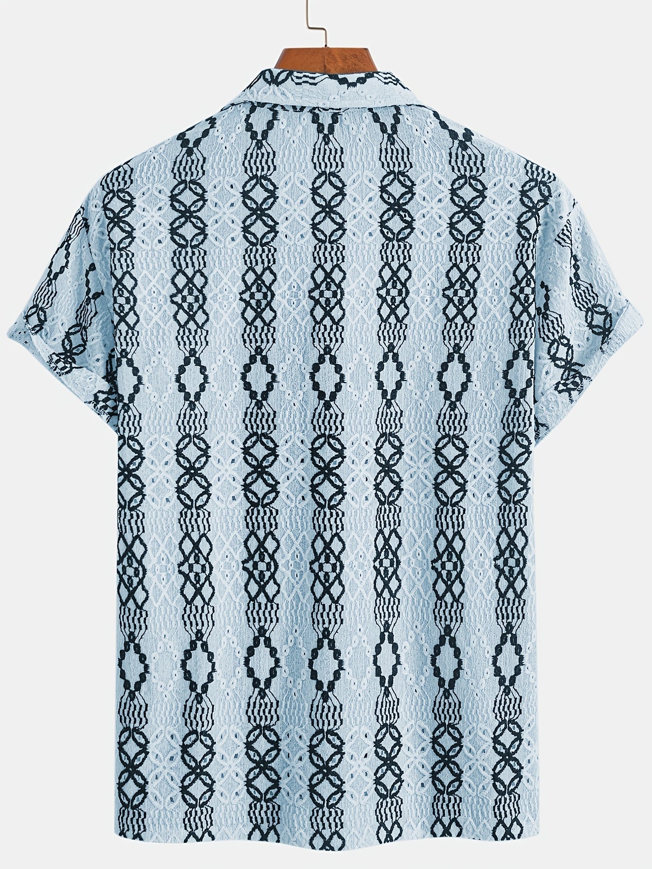 Stilig menns sommerskjorte med moderne mønster og komfortabel, avslappet passform for fritid.
