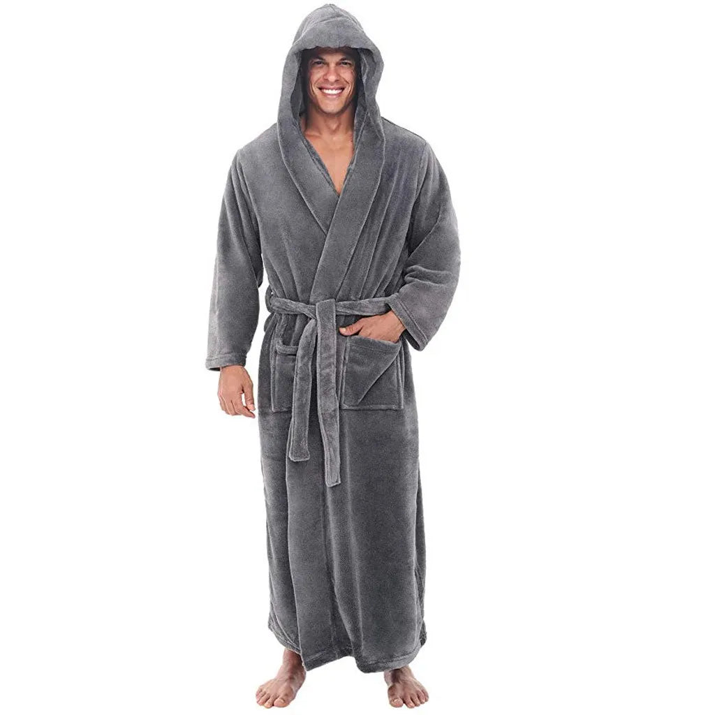 Menns lang hettebadekåpe i myk flanell, perfekt for avslapning og komfort hjemme.