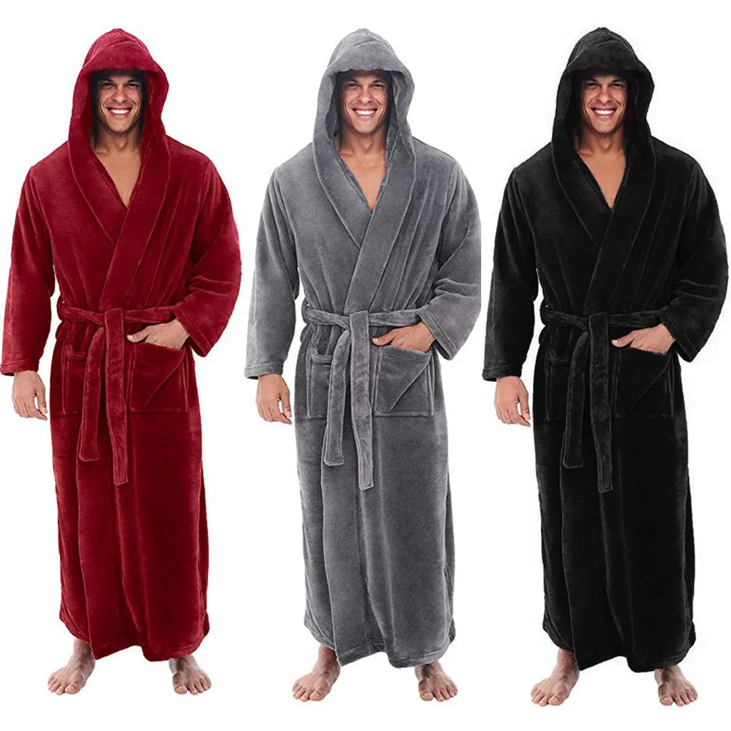 Koselig herrebadekåpe i flanell med hette, ideell for kalde morgener og kvelder.