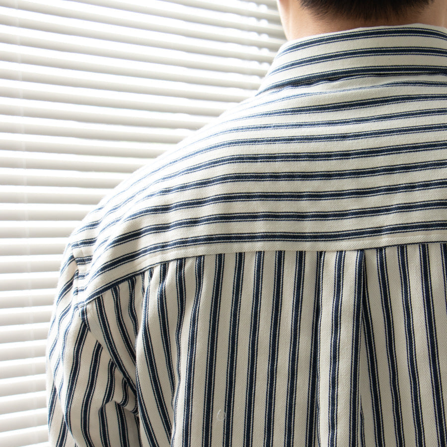 Stilig langermet stripete skjorte for menn, perfekt for smart casual anledninger og vårklær.
