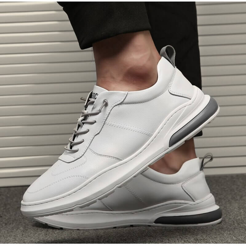 Stilrene herre sneakers, lettvekt og allsidig for både fritid og lett trening. Myk demping.