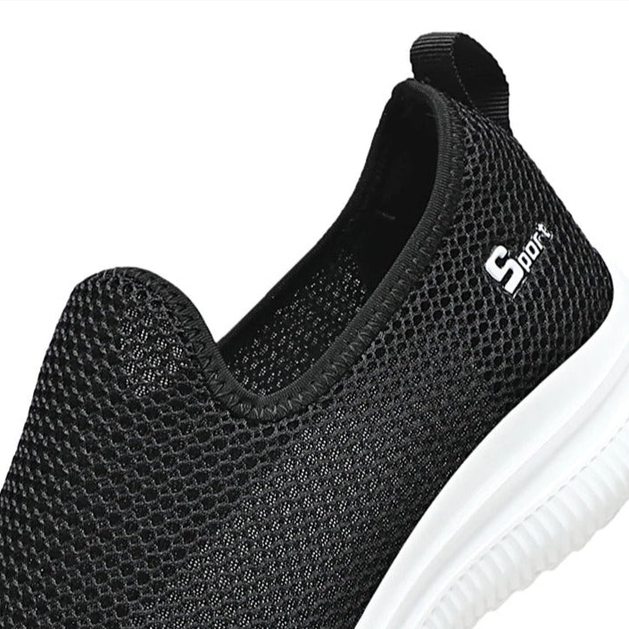 Enkle å ta på: Lette slip-on joggesko for menn, ideelle fritidssko for uformell bruk.