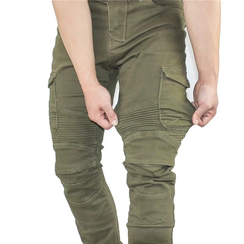 Grå fritidsjeans for menn med motorsykkel-inspirert streetstyle. Komfortable og trendy hverdagsbukser.