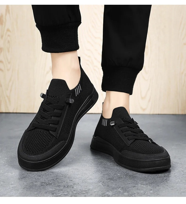 Menns lettvektige hverdags sneakers. Komfortabelt og pustende fottøy for fritid og aktivitet.