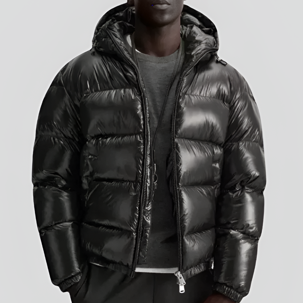 Menns quiltede vinterjakke i polyester, perfekt som varm yttertøy for herre. Stilren fritidsjakke med glidelås.