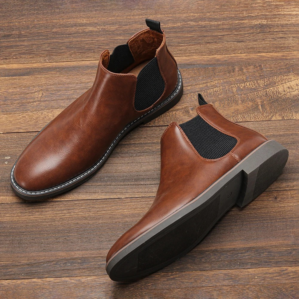 Brune retro Chelsea-støvler for menn, ideelle casual sko. Komfortable ankelstøvler for hverdagsantrekk.