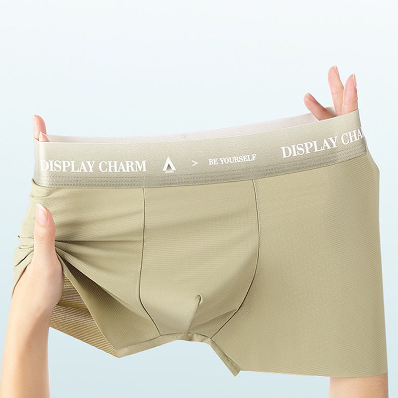 Lett og hurtigtørkende menns boxershorts i issilke, sømløs konstruksjon for aktiv livsstil.