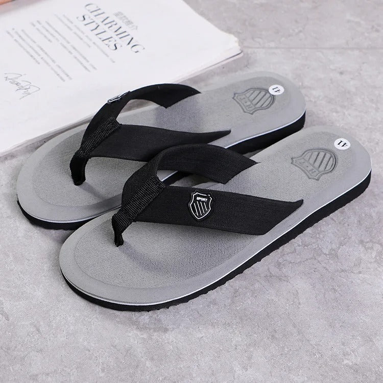 Sklisikre herre flip-flops, perfekt for strand, basseng og reise.