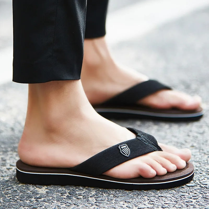 Slitesterke, komfortable herre flip-flops for sommer, strand og reise.