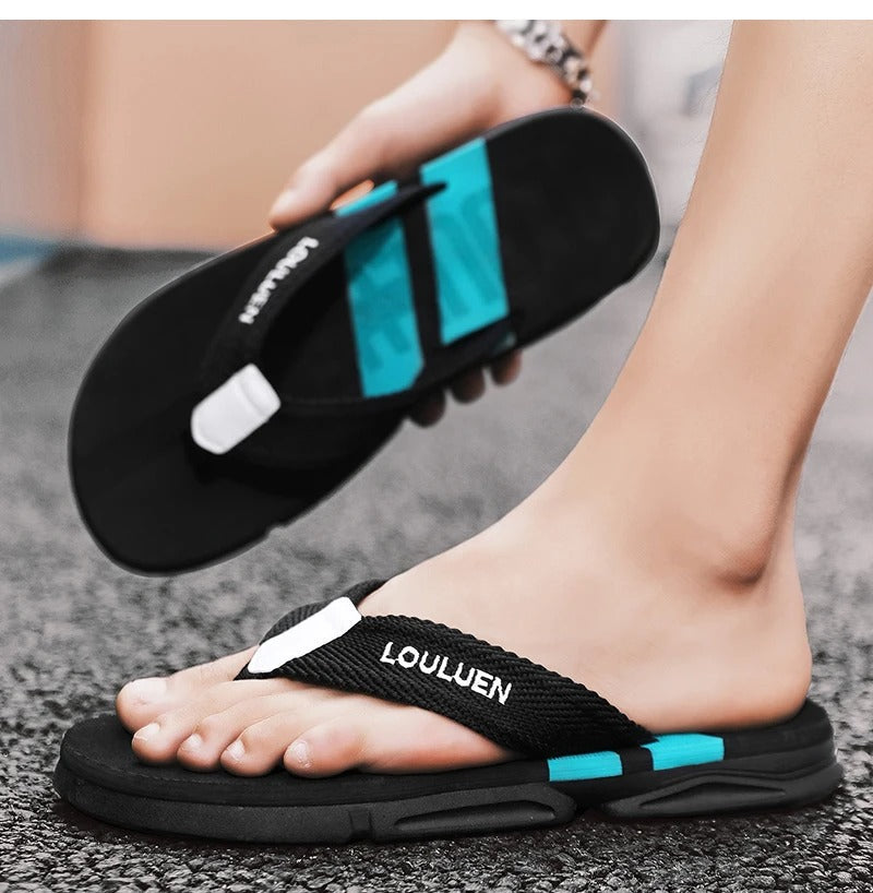 Menns sandaler i moderne design. Sklisikre og komfortable sommersko, perfekt for utendørsaktiviteter.