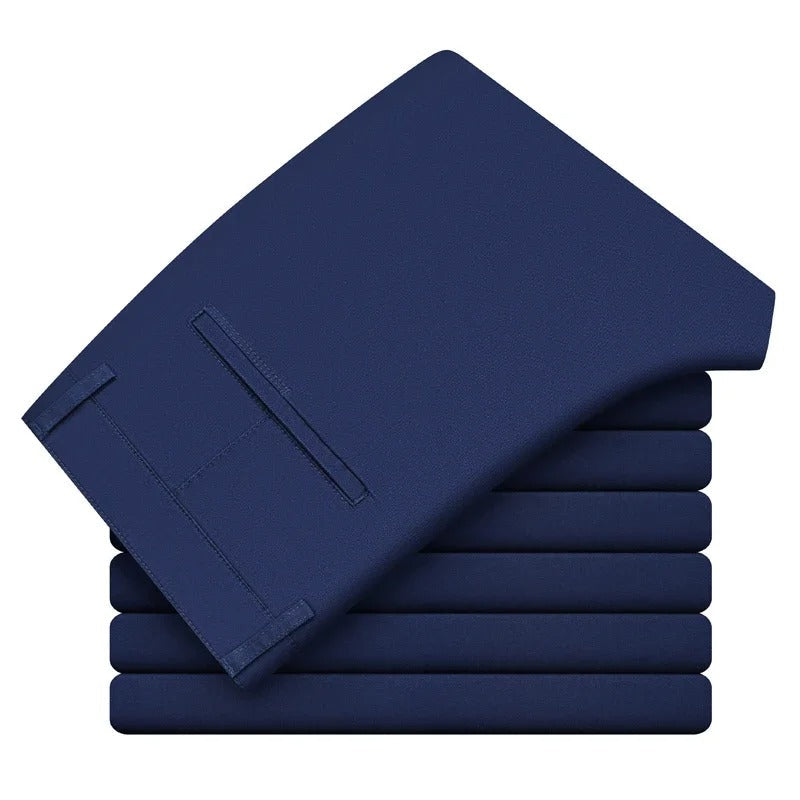 Detaljer av lukking på komfortable slim fit bukser for menn, for business casual og hverdagsbruk.