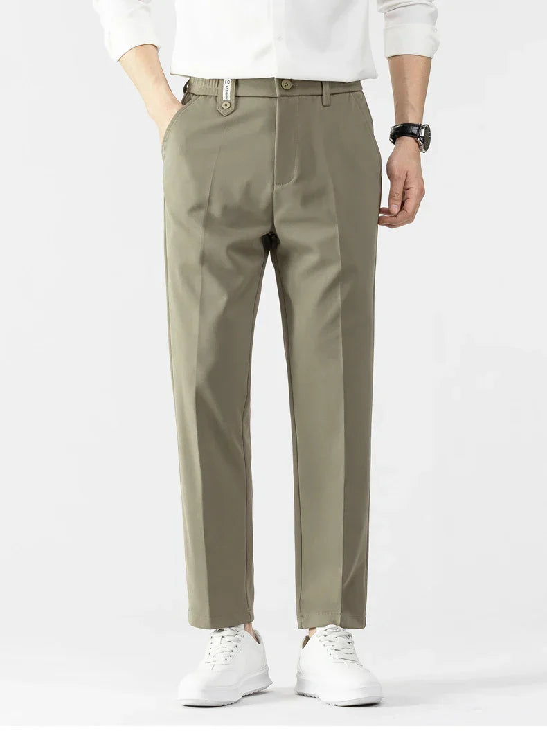 Elegante slim fit bukser for menn, gir et sofistikert uttrykk for enhver anledning.