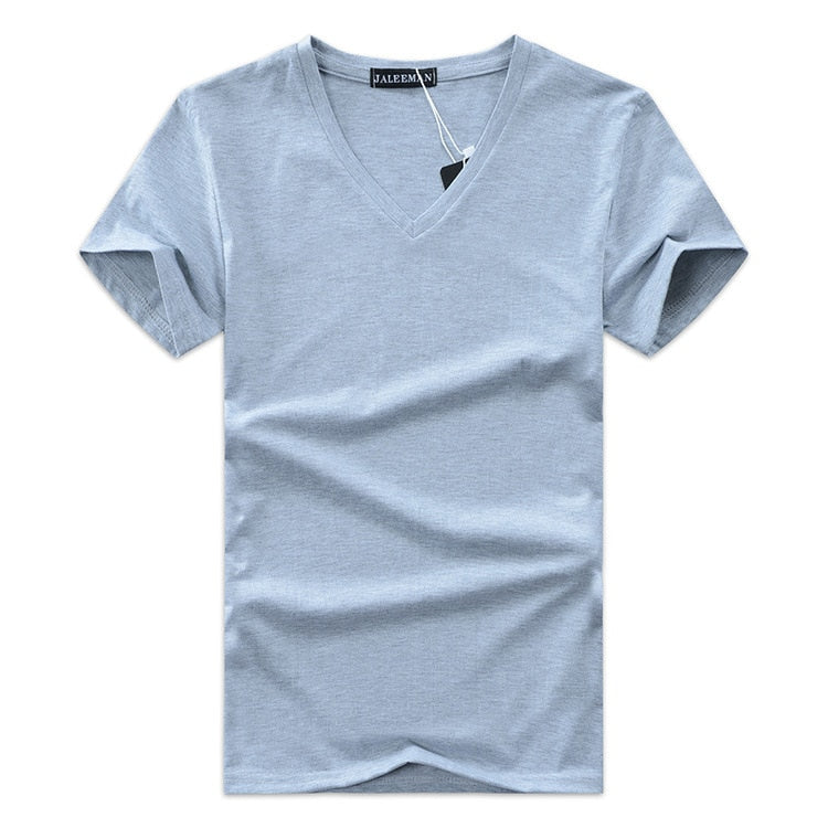Klassisk V-hals t-skjorte for menn i slim fit. Kortermet og komfortabelt design for alle anledninger.