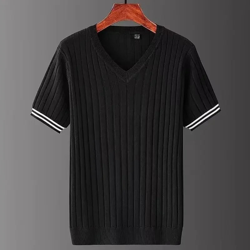 Komfortabel menns V-hals t-skjorte i slim fit. En allsidig kortermet topp for både fritid og hverdagsstil.