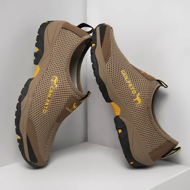 Komfortable og lette herre fritidssko med mesh-overdel, praktisk slip-on stil.