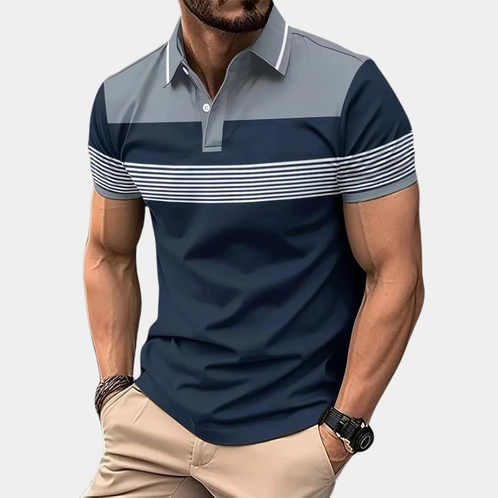 Brun menns poloshirt. Elegant herreskjorte perfekt for fritid og hverdag. Komfortabel passform.