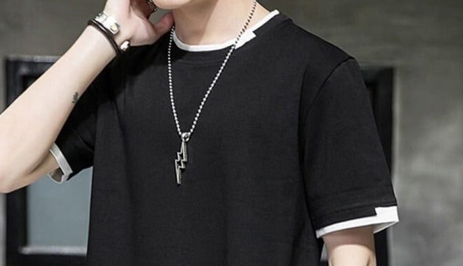 Oversized t-skjorte for menn, et basisklesplagg som kombinerer komfort, stil og moderne mote.
