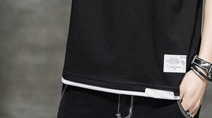 Menns moderne oversized t-skjorte i bomull, designet for optimal komfort og stilig fritidsbruk.