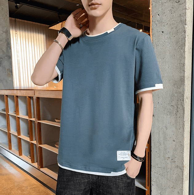 Komfortabel oversized t-skjorte for menn med rundhals og kortarmet design, et allsidig basisklesplagg.