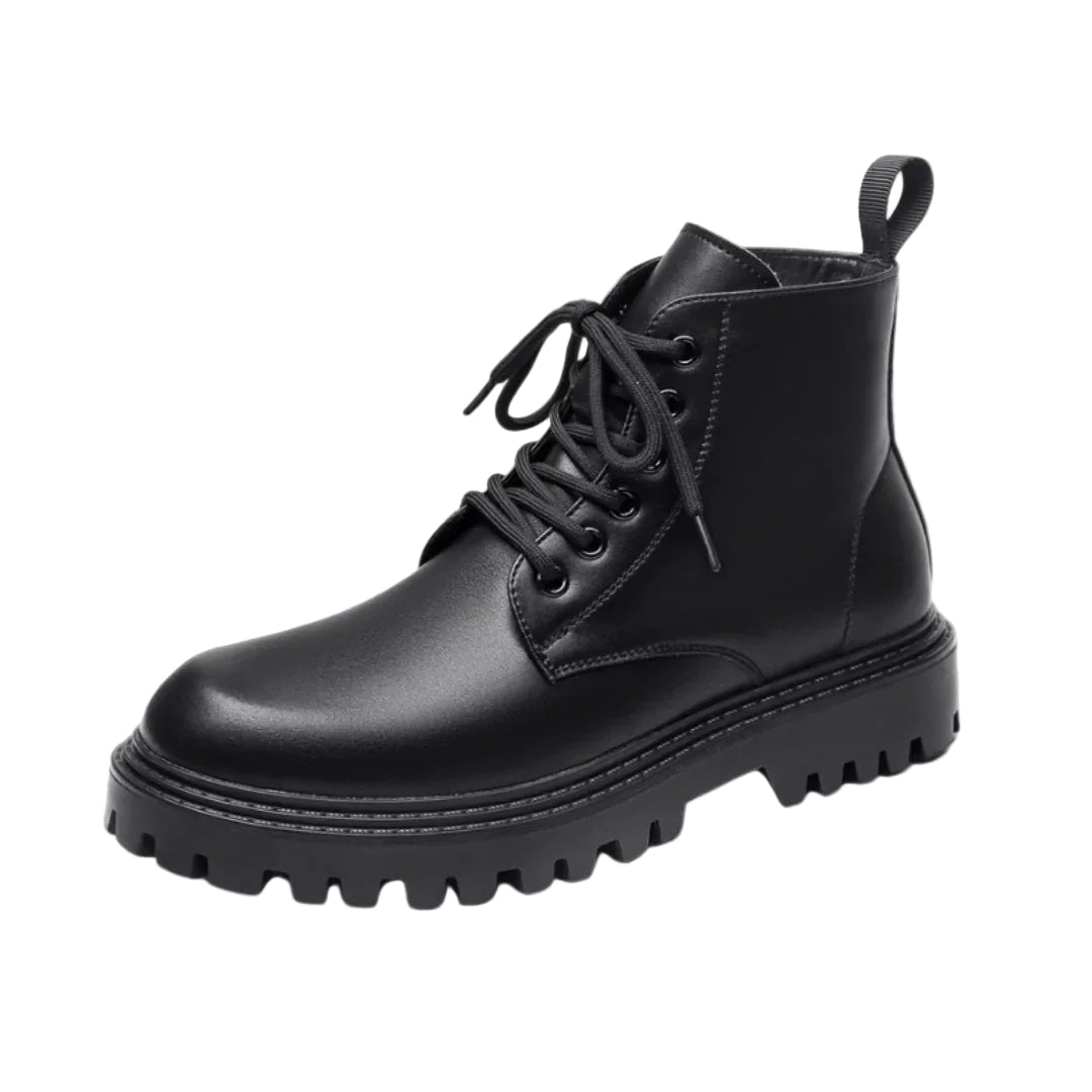 Menns svarte kampstøvler i ekte skinn, slitesterke og sklisikre. Perfekt for utebruk og streetwear.